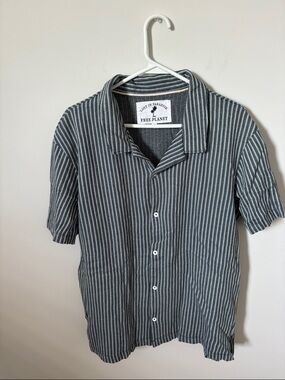 Free Planet Men's Short-Sleeve Vertical Stripe Button-Up Shirt
